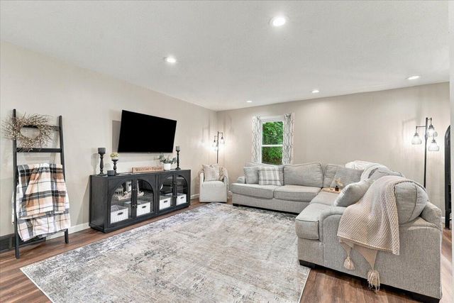 216 ELMWOOD Drive, Council Bluffs, IA 51503