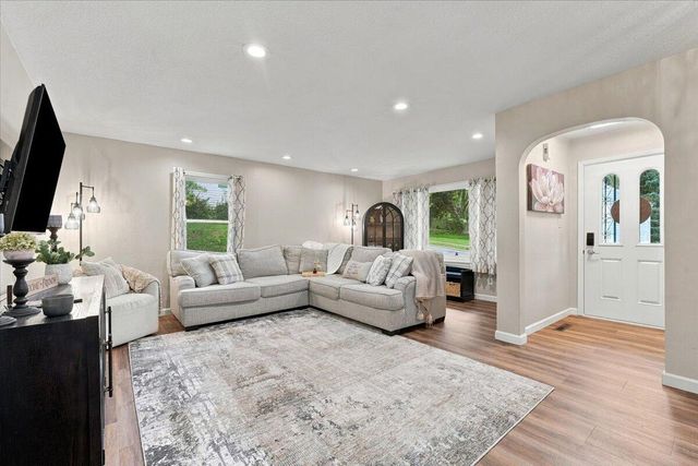 216 ELMWOOD Drive, Council Bluffs, IA 51503