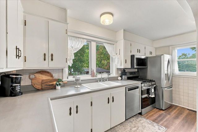 216 ELMWOOD Drive, Council Bluffs, IA 51503