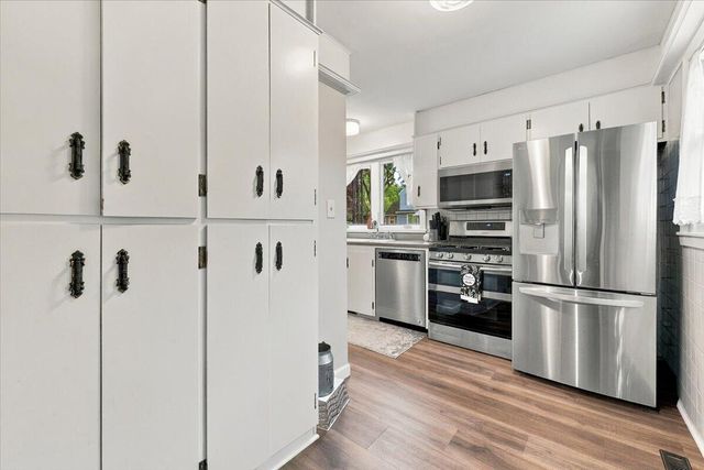 216 ELMWOOD Drive, Council Bluffs, IA 51503