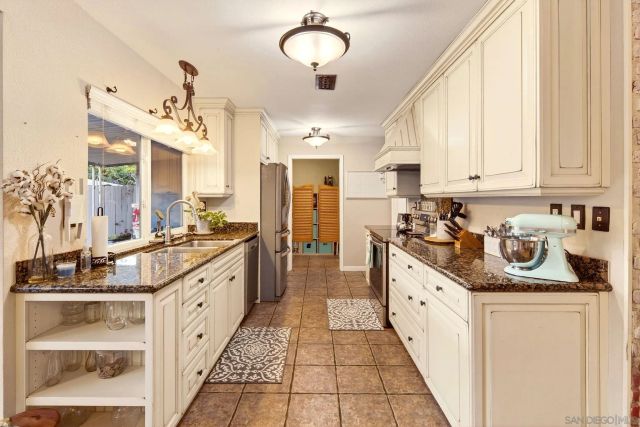 13850 Midgrove Ct, Poway, CA 92064