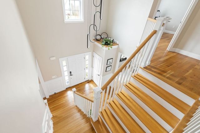 656 Shining Rock Dr, Northbridge, MA 01534