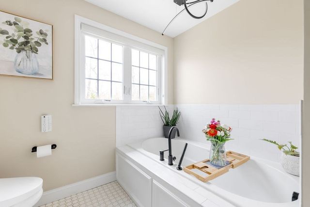 656 Shining Rock Dr, Northbridge, MA 01534