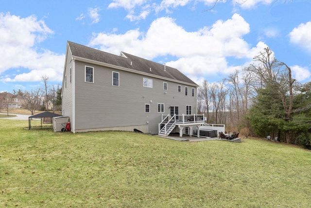 656 Shining Rock Dr, Northbridge, MA 01534