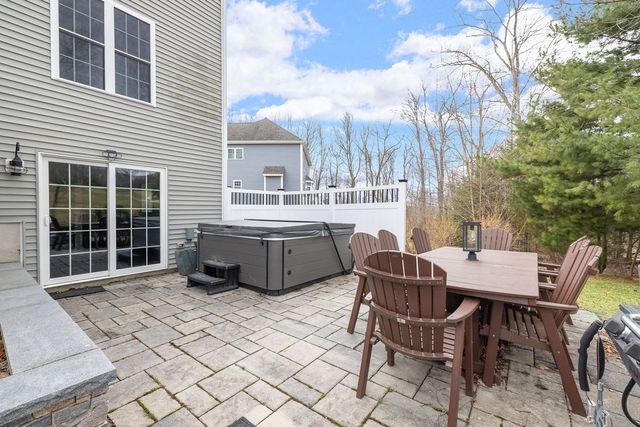656 Shining Rock Dr, Northbridge, MA 01534