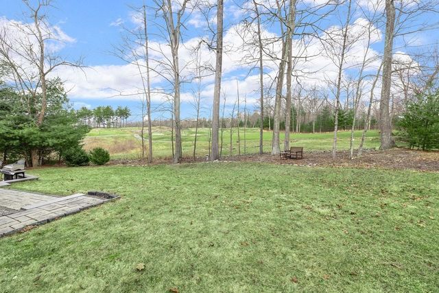 656 Shining Rock Dr, Northbridge, MA 01534