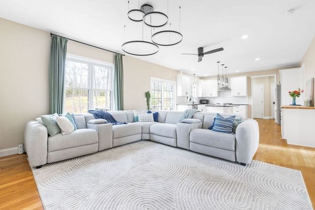 656 Shining Rock Dr, Northbridge, MA 01534