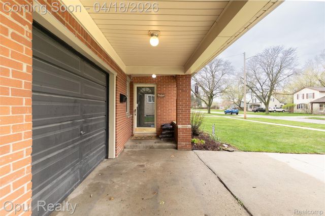 31493 Elmwood Street, Garden City, MI 48135