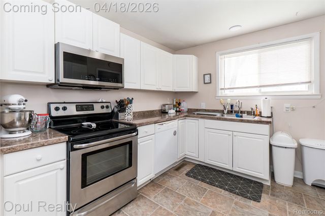 31493 Elmwood Street, Garden City, MI 48135