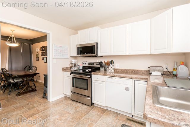 31493 Elmwood Street, Garden City, MI 48135