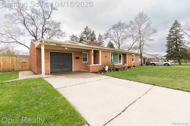 31493 Elmwood Street, Garden City, MI 48135