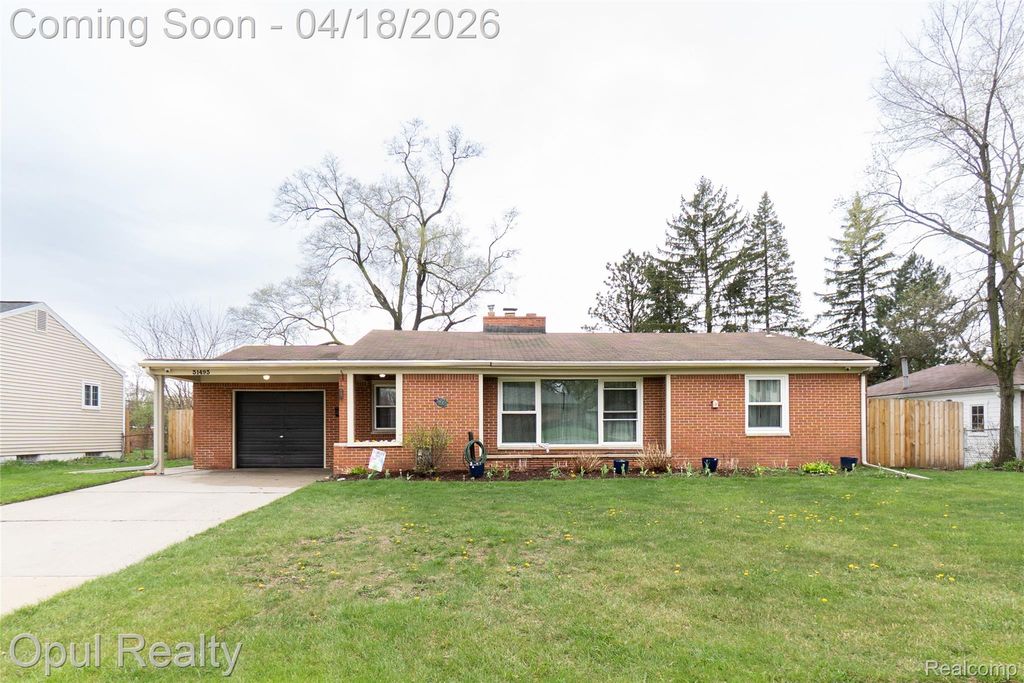 31493 Elmwood Street, Garden City, MI 48135