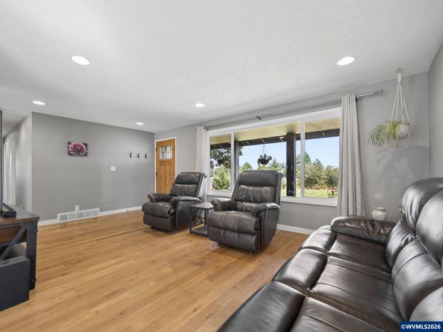 6995 Aumsville Hwy SE, Salem, OR 97317