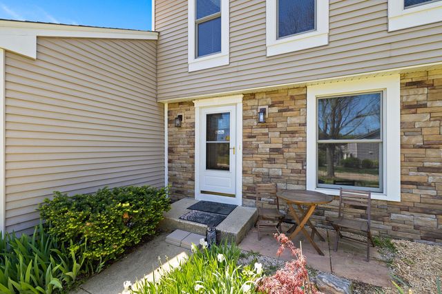 506 Old Hunt Road, Fox River Grove, IL 60021