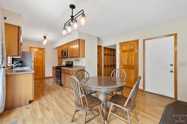 506 Old Hunt Road, Fox River Grove, IL 60021
