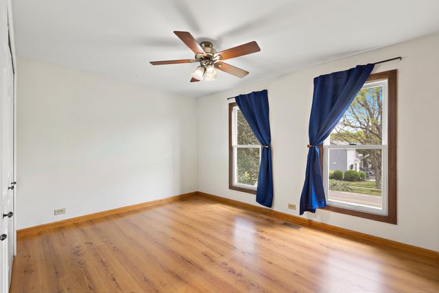 506 Old Hunt Road, Fox River Grove, IL 60021