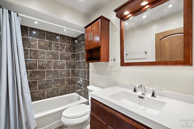 506 Old Hunt Road, Fox River Grove, IL 60021