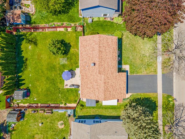 506 Old Hunt Road, Fox River Grove, IL 60021