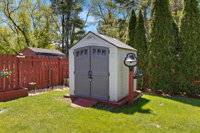 506 Old Hunt Road, Fox River Grove, IL 60021
