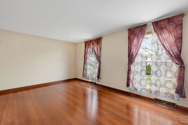 506 Old Hunt Road, Fox River Grove, IL 60021