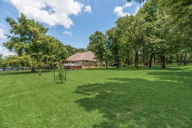 111 Bull Run Drive, Streetman, TX 75859