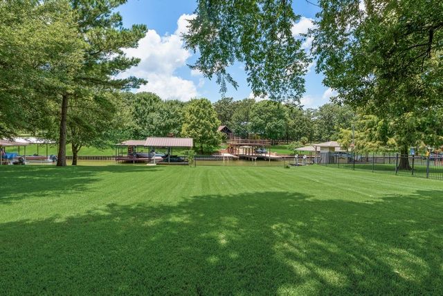 111 Bull Run Drive, Streetman, TX 75859