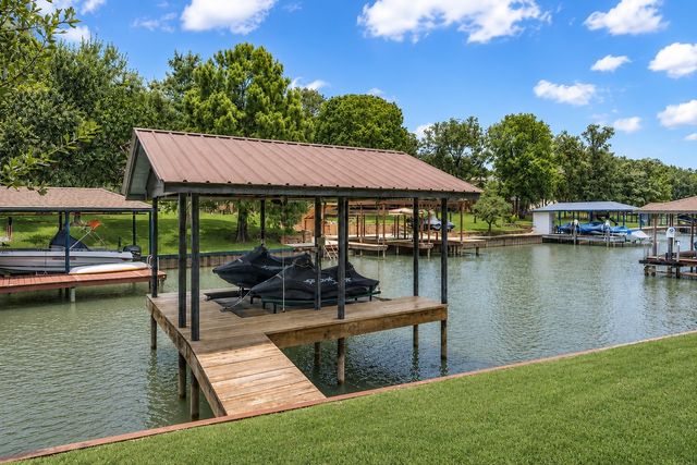 111 Bull Run Drive, Streetman, TX 75859