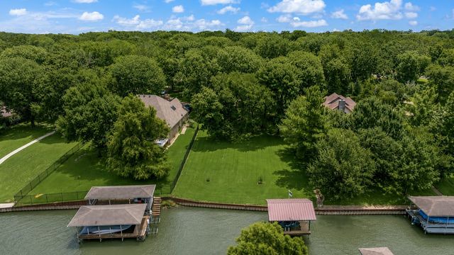 111 Bull Run Drive, Streetman, TX 75859