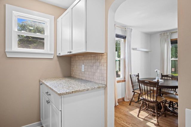 12516 W Meadow LANE, New Berlin, WI 53151