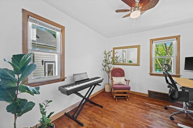 12516 W Meadow LANE, New Berlin, WI 53151