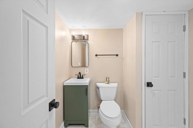 12516 W Meadow LANE, New Berlin, WI 53151
