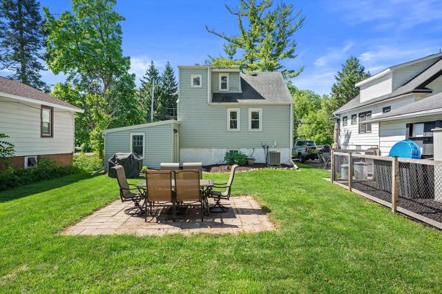 12516 W Meadow LANE, New Berlin, WI 53151