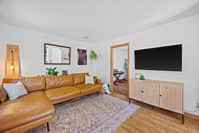 12516 W Meadow LANE, New Berlin, WI 53151
