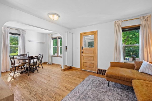 12516 W Meadow LANE, New Berlin, WI 53151