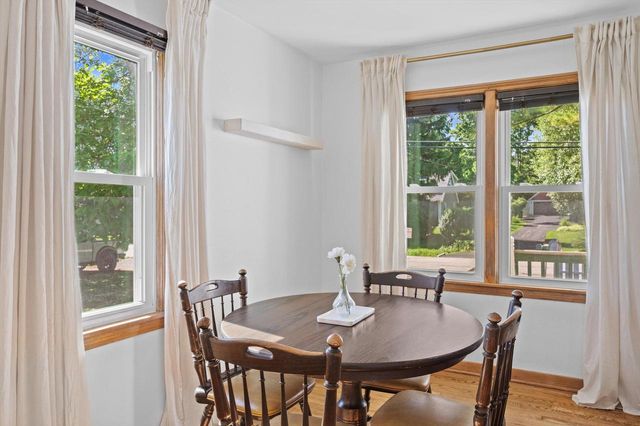 12516 W Meadow LANE, New Berlin, WI 53151