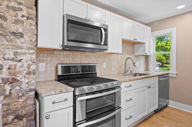 12516 W Meadow LANE, New Berlin, WI 53151