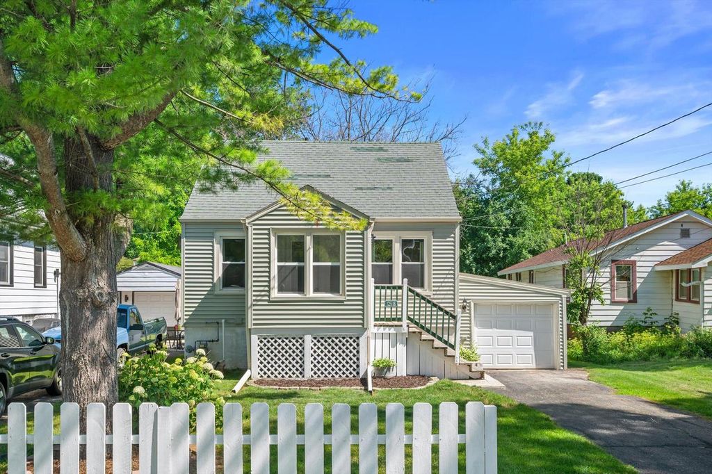 12516 W Meadow LANE, New Berlin, WI 53151