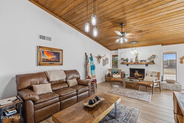 1011 E MADDOCK Road, Phoenix, AZ 85086