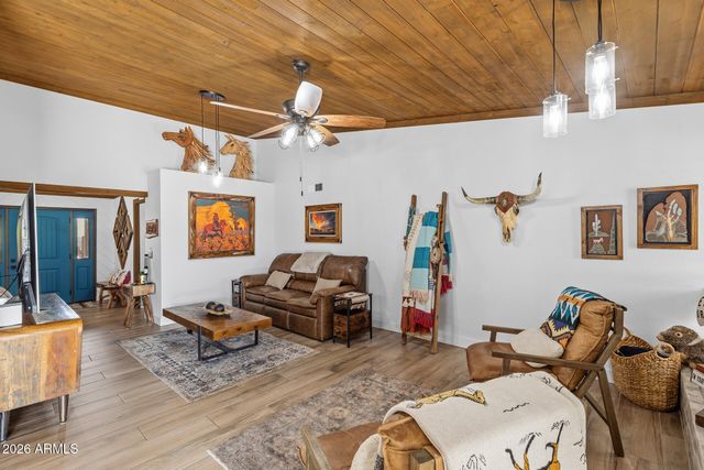 1011 E MADDOCK Road, Phoenix, AZ 85086