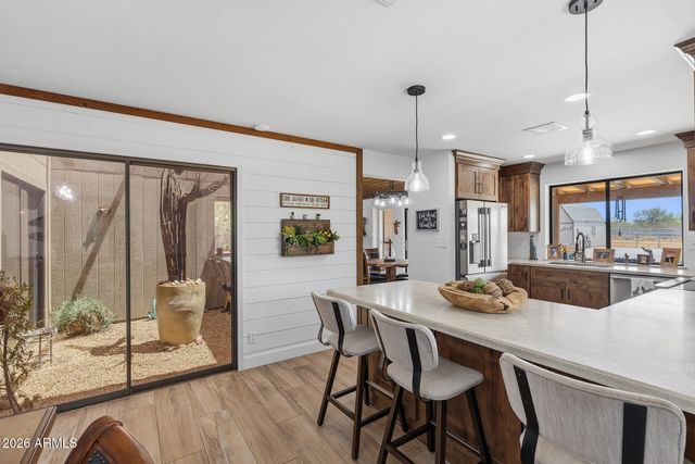 1011 E MADDOCK Road, Phoenix, AZ 85086