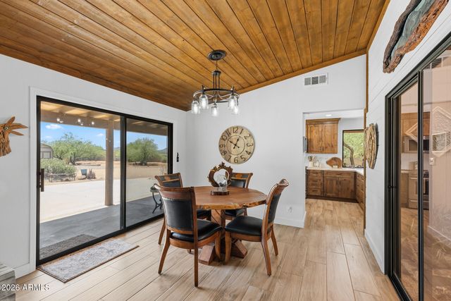 1011 E MADDOCK Road, Phoenix, AZ 85086