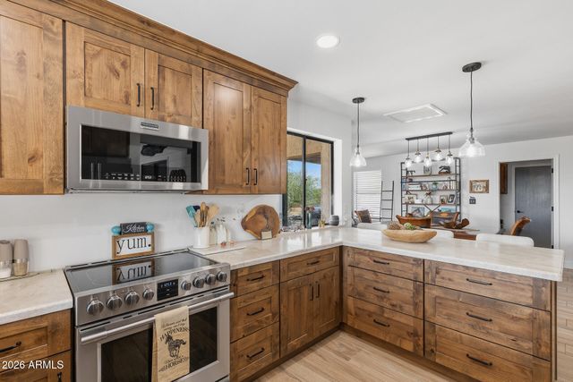 1011 E MADDOCK Road, Phoenix, AZ 85086