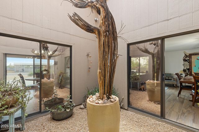 1011 E MADDOCK Road, Phoenix, AZ 85086