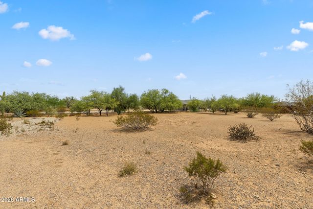 1011 E MADDOCK Road, Phoenix, AZ 85086