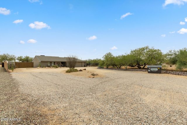 1011 E MADDOCK Road, Phoenix, AZ 85086