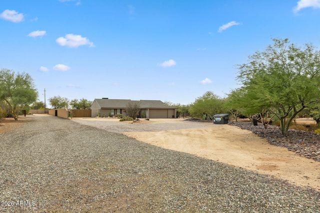 1011 E MADDOCK Road, Phoenix, AZ 85086