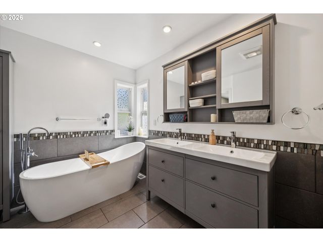 13165 Sw BRIGHTWOOD St, Beaverton, OR 97005