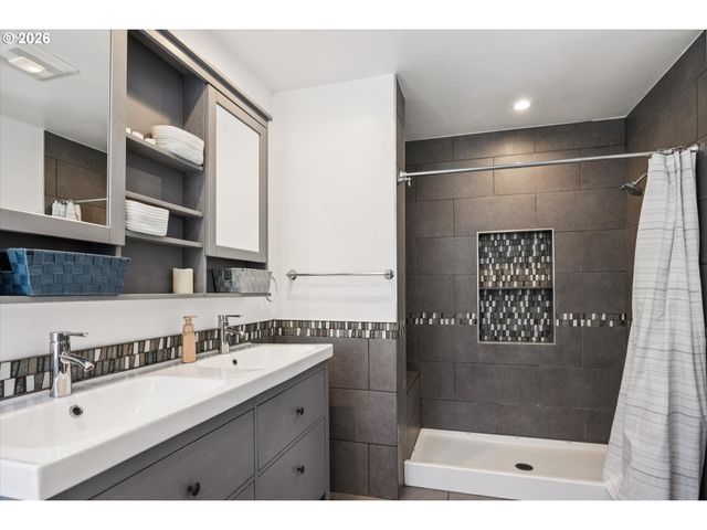 13165 Sw BRIGHTWOOD St, Beaverton, OR 97005