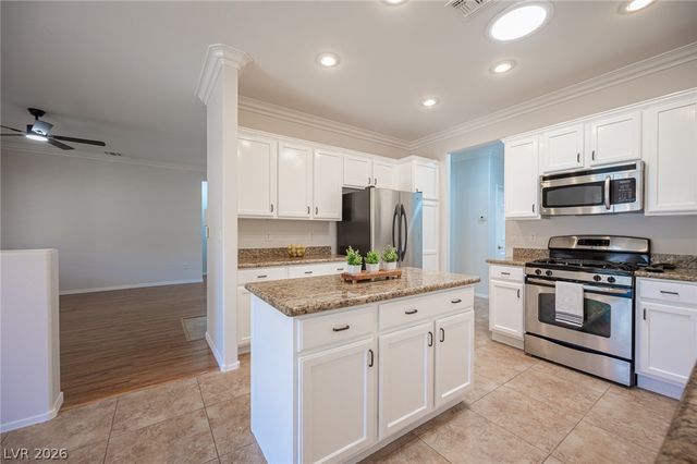 2127 King Mesa Drive, Henderson, NV 89012