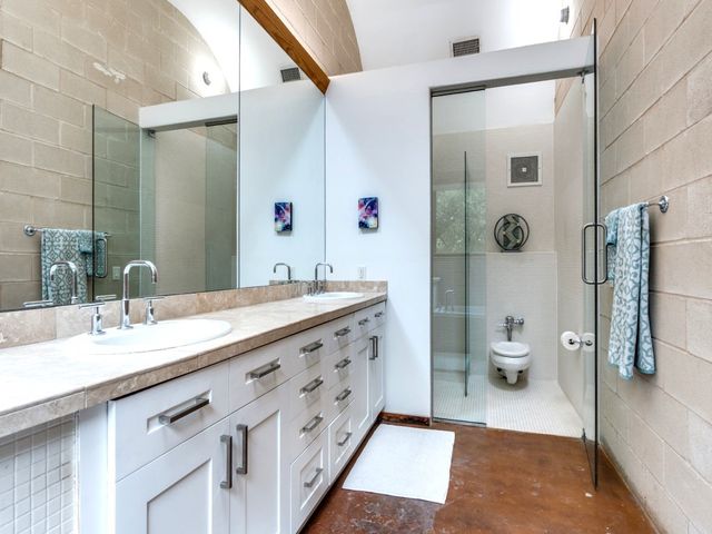 3827 Commerce Street, Dallas, TX 75226